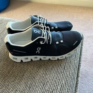 Mens size 10 ON SNEAKERS